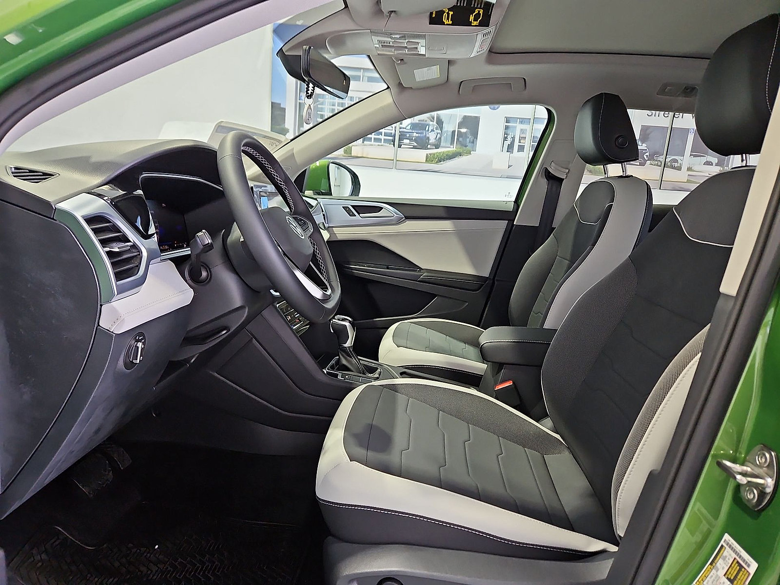 New 2027 Volkswagen Taos SE FWD image 16