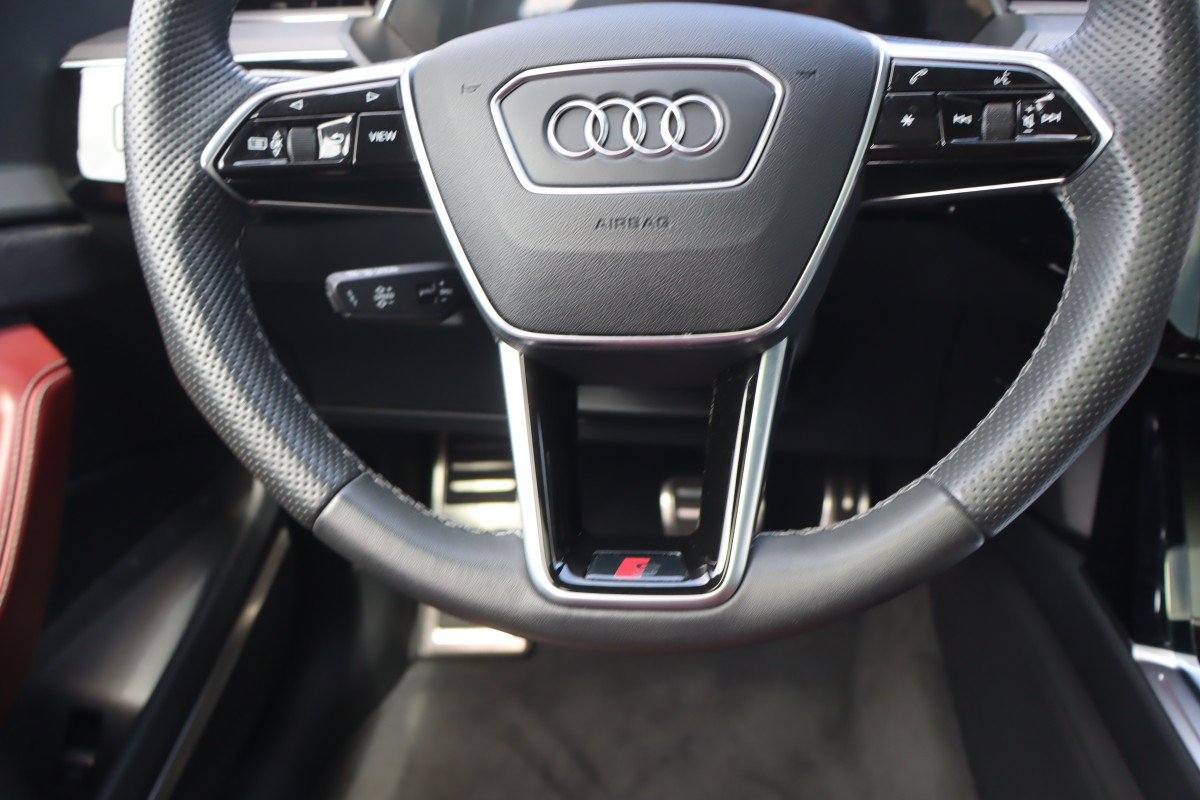Used 2024 Audi SQ8 e-tron Prestige w/ Prestige Package AWD/4WD image 15