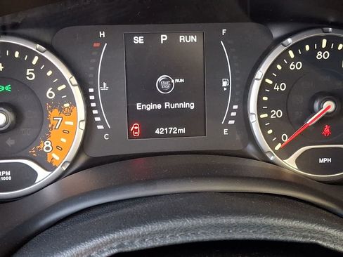 Used 2018 Jeep Renegade Latitude w/ Advanced Technology Group AWD/4WD image 23