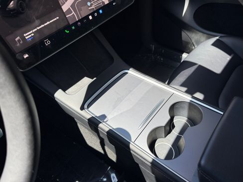Used 2024 Tesla Model Y Performance AWD/4WD image 13