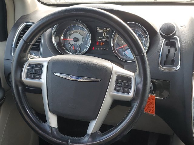 Used 2014 Chrysler Town & Country Touring FWD image 22
