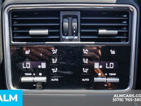 Used 2023 Porsche Cayenne Platinum Edition image 68