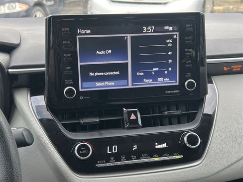Used 2022 Toyota Corolla LE image 19