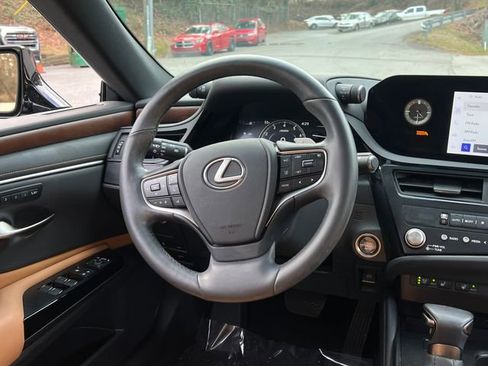 Used 2024 Lexus ES 350 w/ Premium Package image 18