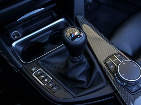 Used 2018 BMW M4 Convertible image 27