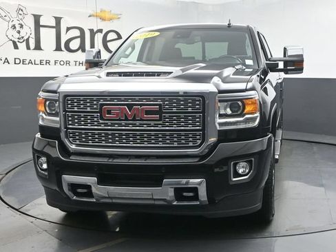 Used 2019 GMC Sierra 2500 Denali w/ Duramax Plus Package AWD/4WD image 7