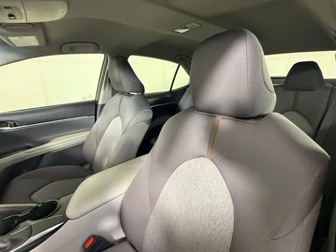 Used 2018 Toyota Camry LE FWD image 17