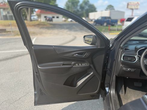 Used 2022 Chevrolet Equinox LT FWD image 24