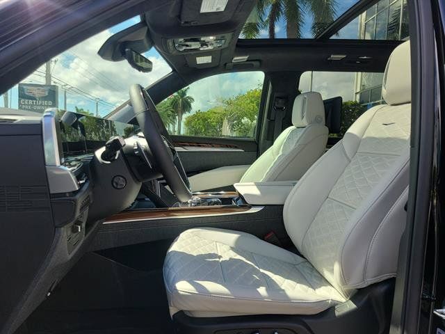 Certified 2026 Cadillac Escalade ESV Platinum Sport w/ LPO, ONYX Package AWD/4WD image 34