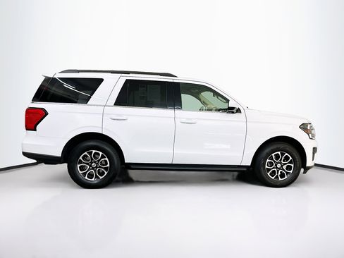 Used 2024 Ford Expedition XLT image 10