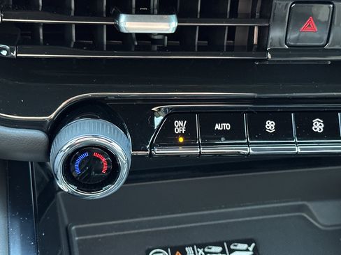 Certified 2025 Chevrolet Suburban High Country image 29