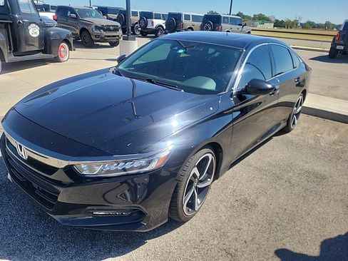 Used 2018 Honda Accord Sport image 2