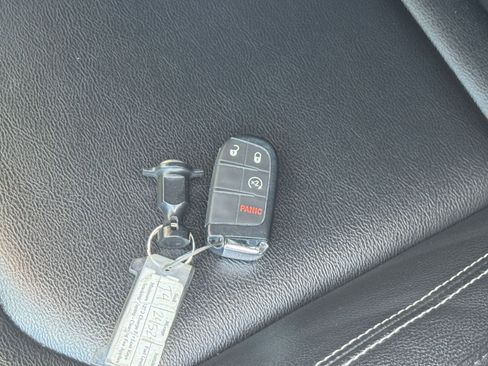 Used 2025 Jeep Compass Limited image 21