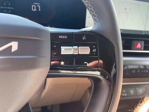 New 2027 Kia Carnival FWD image 26