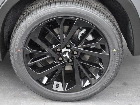 Used 2023 Mitsubishi Outlander SE image 13