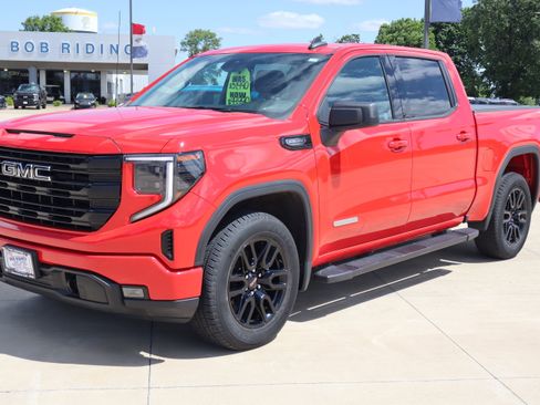 Used 2022 GMC Sierra 1500 Elevation w/ LPO, Elevation Black Package image 2