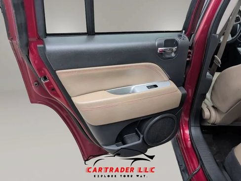 Used 2017 Jeep Compass Latitude FWD image 21