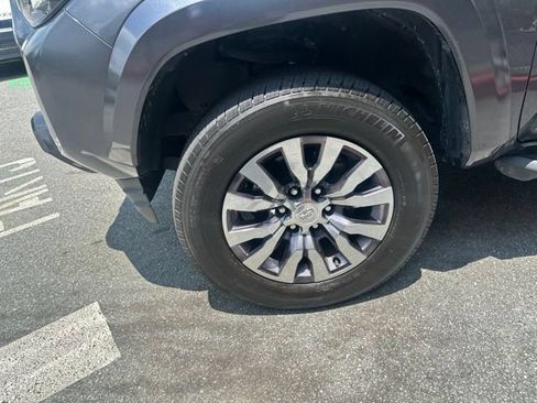 Used 2022 Toyota Tacoma Limited AWD/4WD image 4