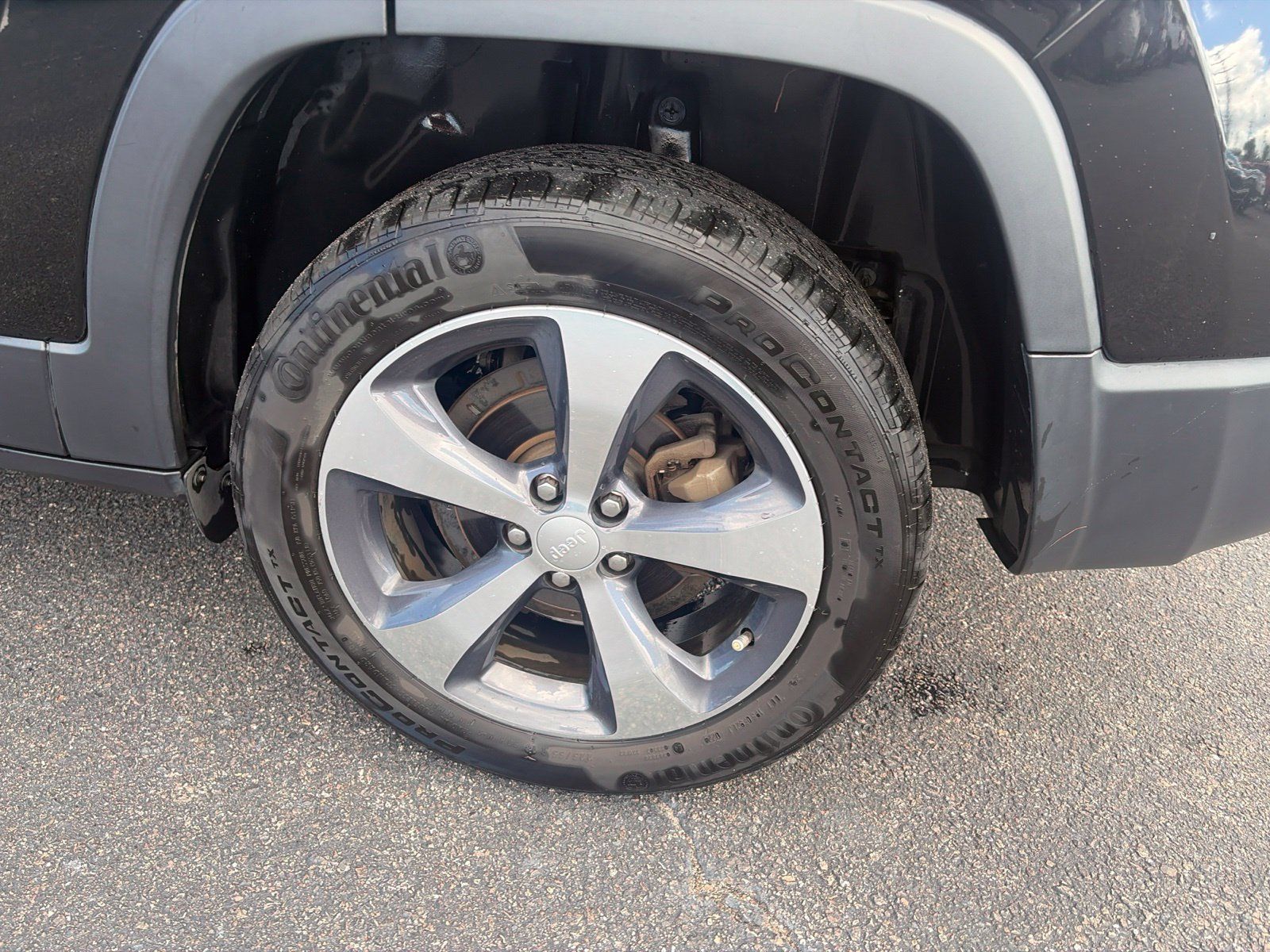 Used 2019 Jeep Cherokee Limited FWD image 11