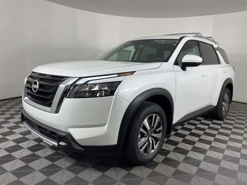 New 2025 Nissan Pathfinder SL image 5