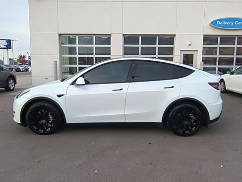 Used 2021 Tesla Model Y Long Range image 9