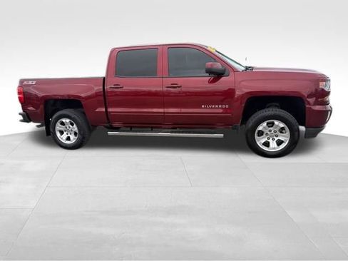 Used 2017 Chevrolet Silverado 1500 LT w/ LT Convenience Package image 16