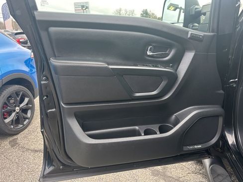 Used 2018 Nissan Titan SL w/ Midnight Edition image 13
