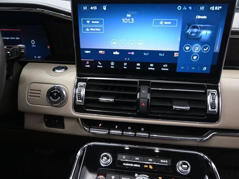 Used 2023 Lincoln Navigator Reserve AWD/4WD image 28
