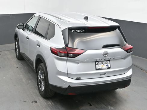 Used 2024 Nissan Rogue S image 37