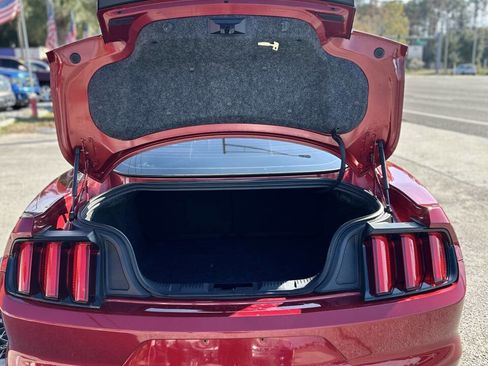 Used 2017 Ford Mustang Coupe image 8