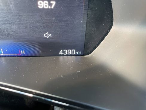 Used 2024 Chevrolet Colorado Z71 w/ Z71 Convenience Package 2 image 17