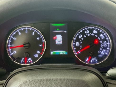 Used 2022 Toyota RAV4 LE FWD image 16