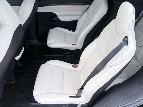 Used 2023 Tesla Model X AWD/4WD image 42