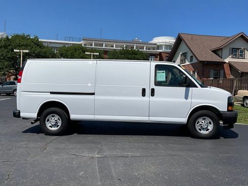 Used 2020 Chevrolet Express 3500 Extended w/ Driver Convenience Package RWD image 8