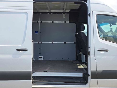 Used 2025 Mercedes-Benz Sprinter 2500 image 14