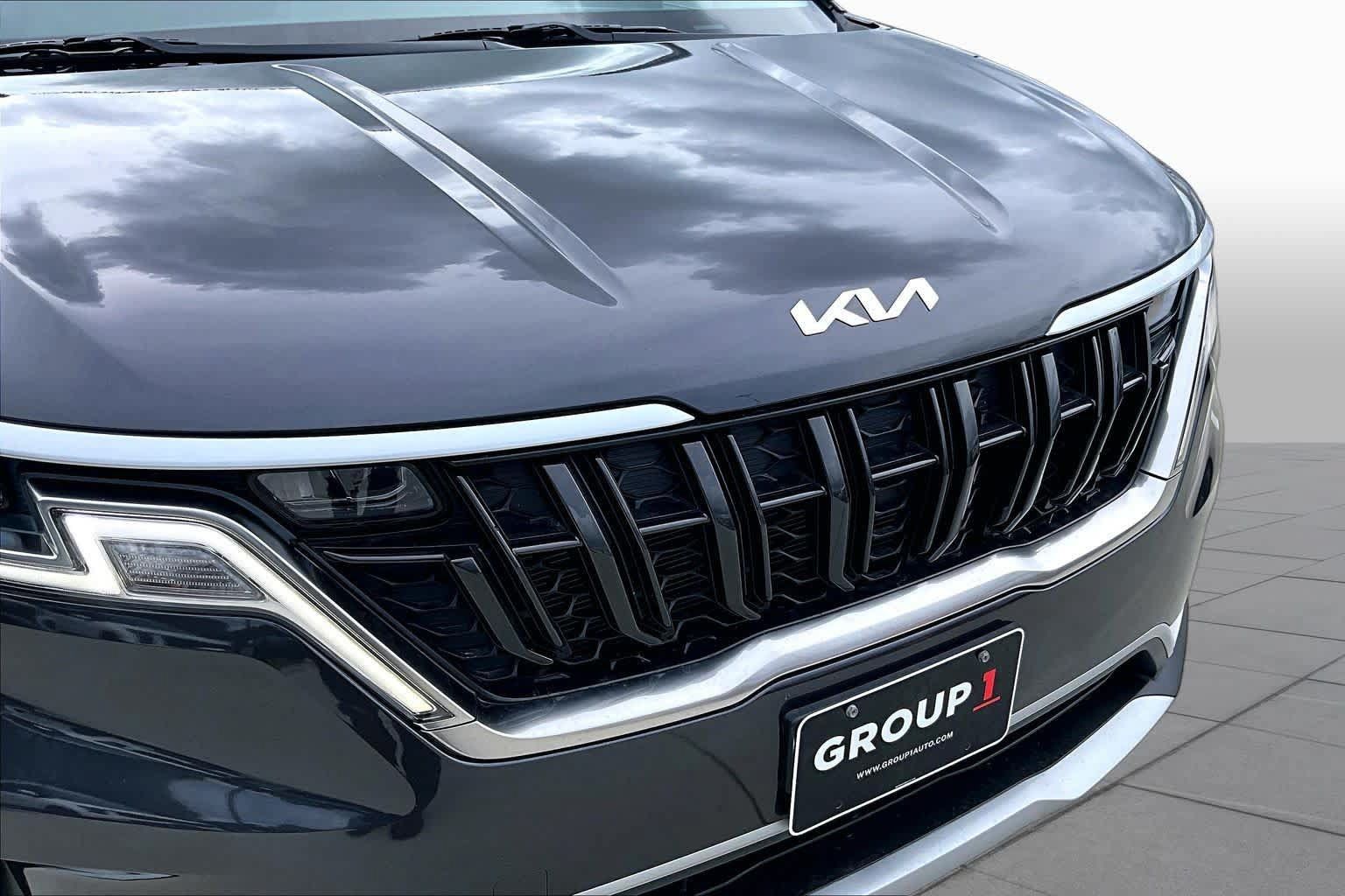 Certified 2023 Kia Carnival LX FWD image 28