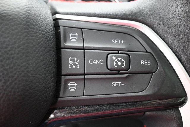 Used 2022 Jeep Grand Cherokee Trailhawk w/ ADV Protech Group II AWD/4WD image 17