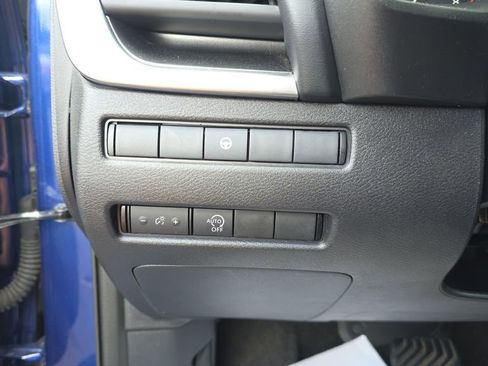 Used 2023 Nissan Rogue SV AWD/4WD image 13
