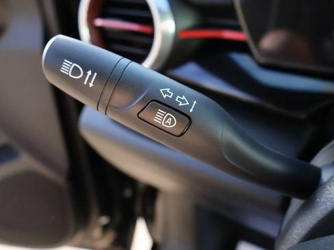 Used 2025 Chevrolet Trax RS w/ Driver Confidence Package FWD image 34