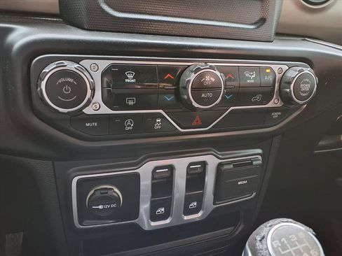 Used 2019 Jeep Wrangler Sport image 27