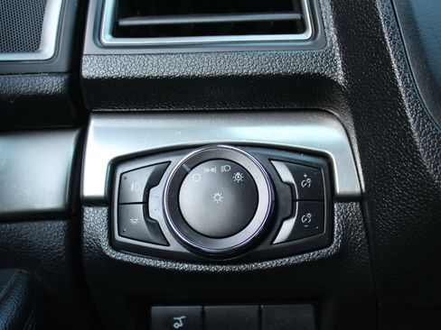 Used 2018 Ford Explorer XLT w/ Equipment Group 202A image 25