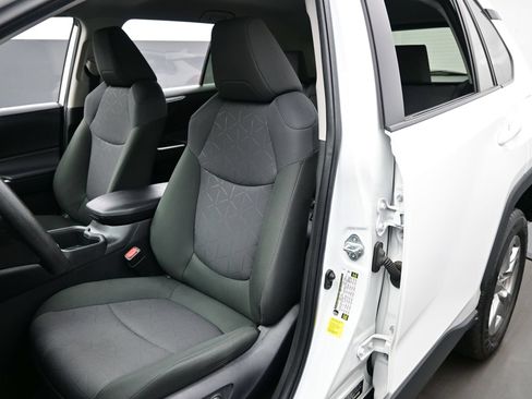 Used 2024 Toyota RAV4 XLE FWD image 12