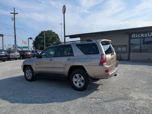 Used 2004 Toyota 4Runner SR5 RWD image 9