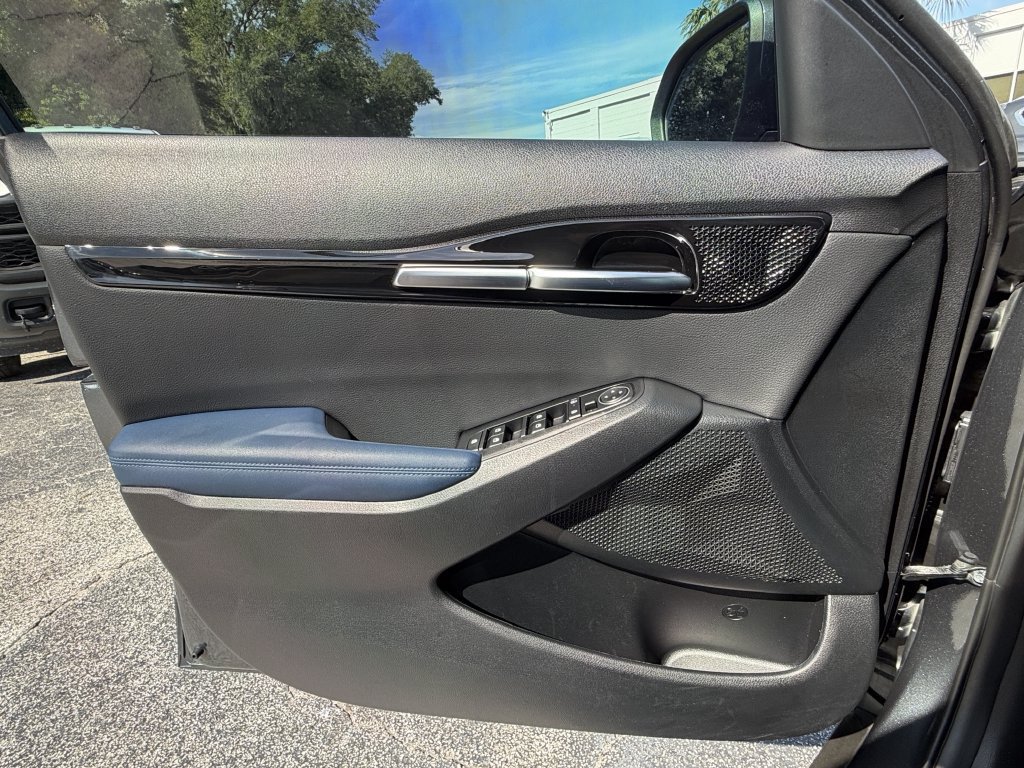 Certified 2025 Kia Seltos S FWD image 23