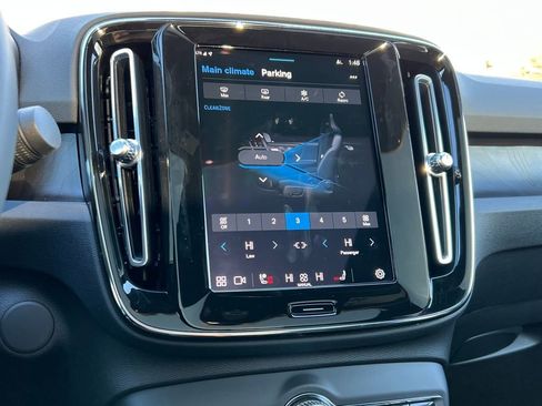 Used 2022 Volvo C40 P8 Recharge Ultimate image 21