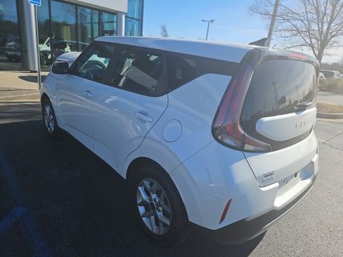 Certified 2023 Kia Soul S image 8