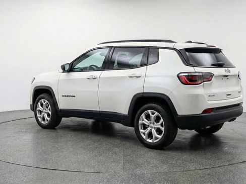 Used 2025 Jeep Compass Latitude image 6