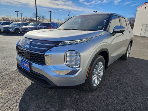 New 2026 Mitsubishi Outlander ES image 4