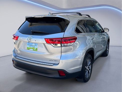 Used 2019 Toyota Highlander XLE AWD/4WD image 6