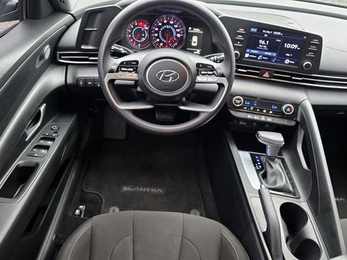 Used 2022 Hyundai Elantra SEL FWD image 10